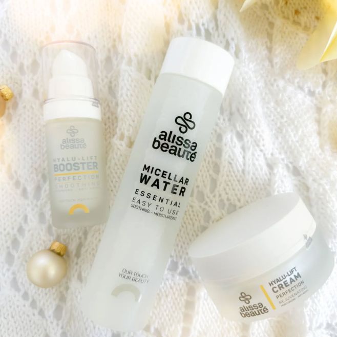 Další báječný vánoční balíček pro dokonalé zpevnění. Dárkový set obsahuje hydratační krém a sérum Boost hyalu-LIFT pro...