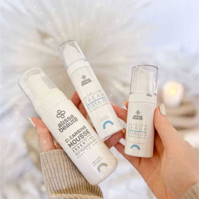 Luxusní dárkový set pro suchou a dehydratovanou pleť se sklony k vráskám zahrnuje intenzivně hydratační krém, gelové sérum...